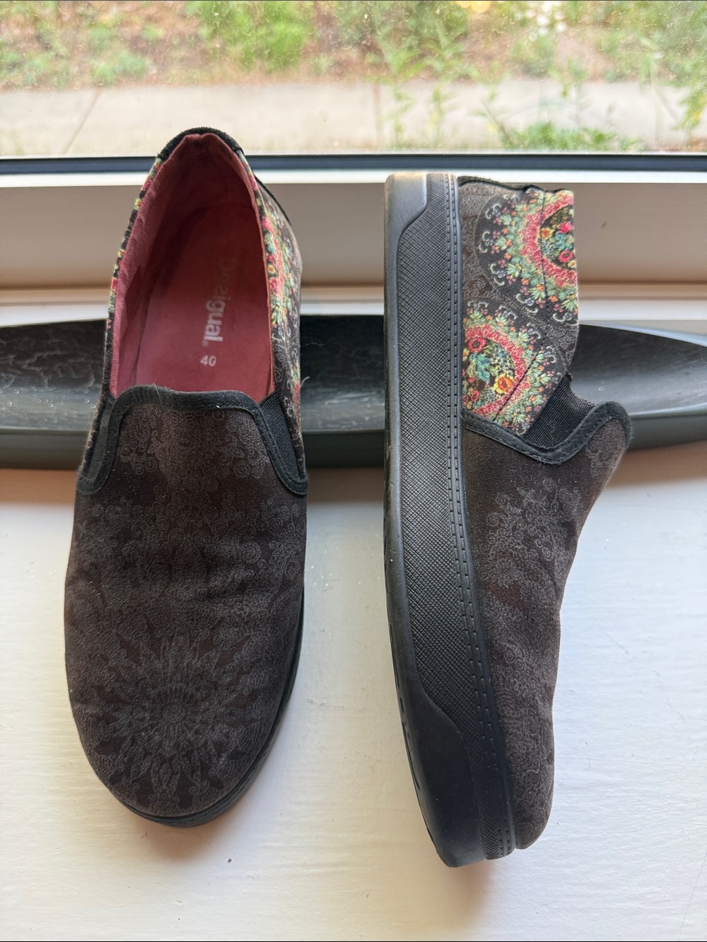 Desigual sneaker light black embossed suede with mandala side panel design